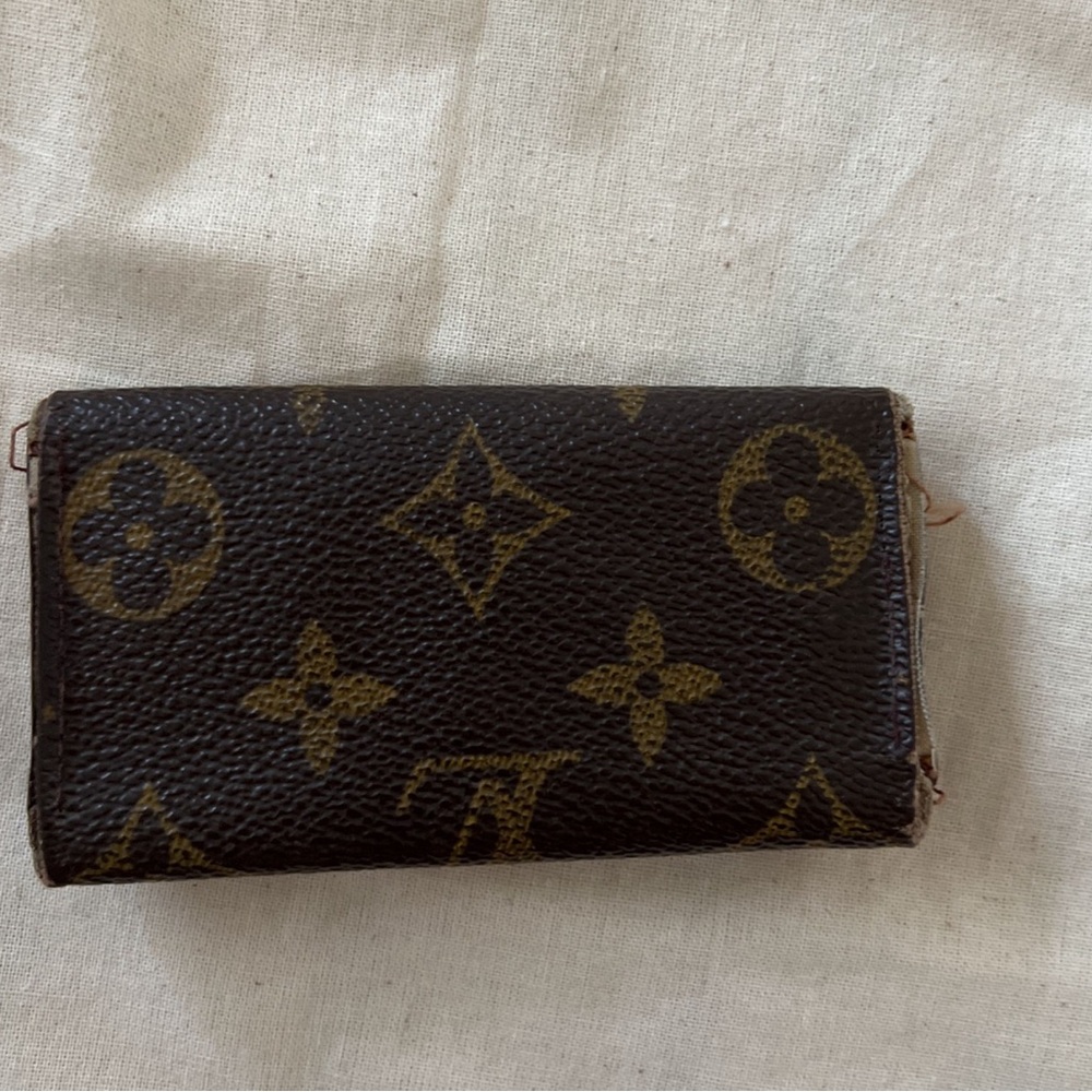 Authentic Louis Vuitton Key Holder *Rehab